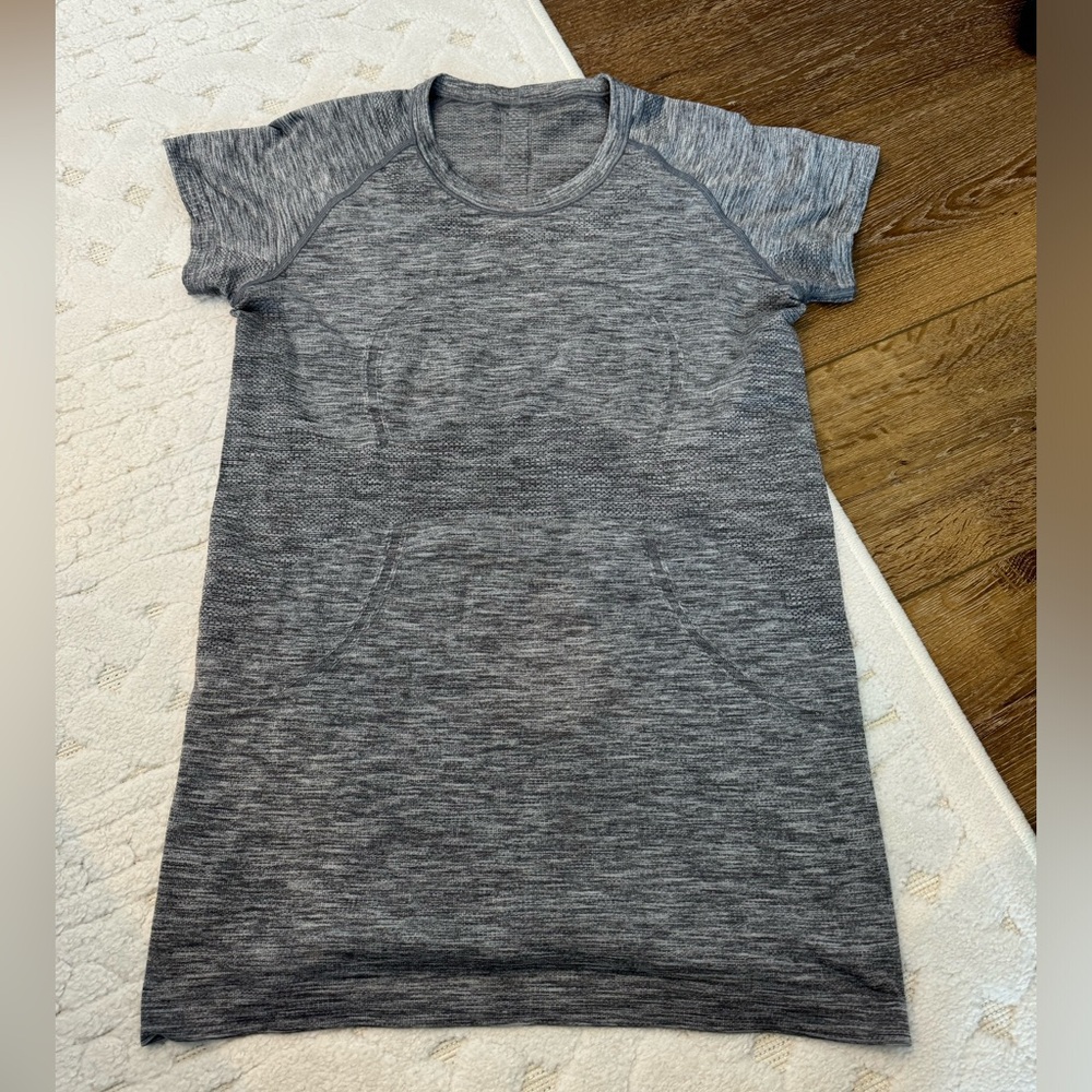 COPY - Womens Lululemon shirt